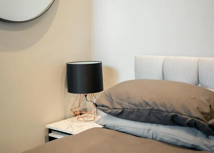 Luxurious 1 Bedroom Apartment With Secure Garden