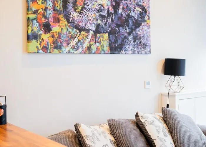 Luxurious 1 Bedroom Apartment With Secure Garden