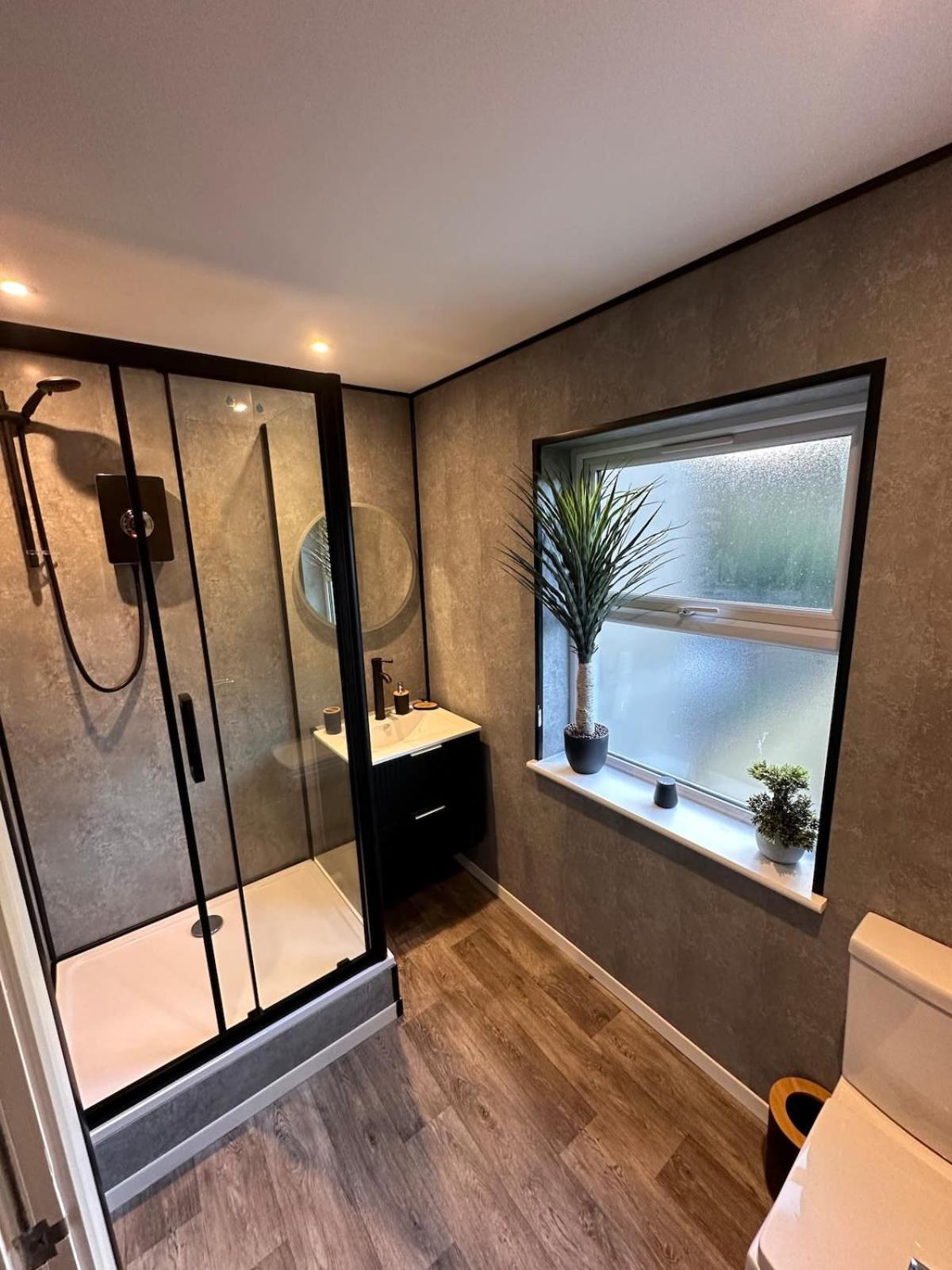 Luxurious 1 Bedroom With Secure Garden *