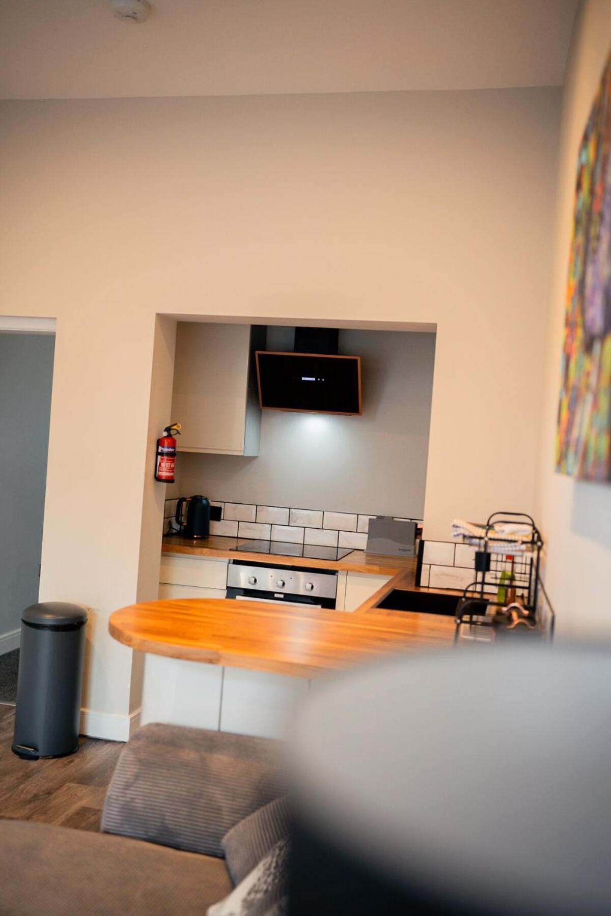 Luxurious 1 Bedroom With Secure Garden * Old Colwyn