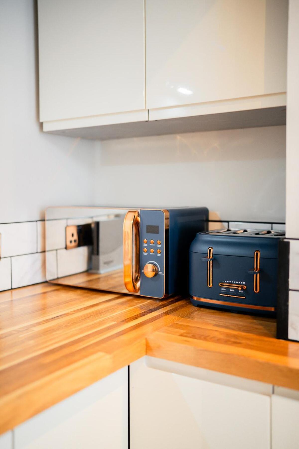 Luxurious 1 Bedroom With Secure Garden Apartment