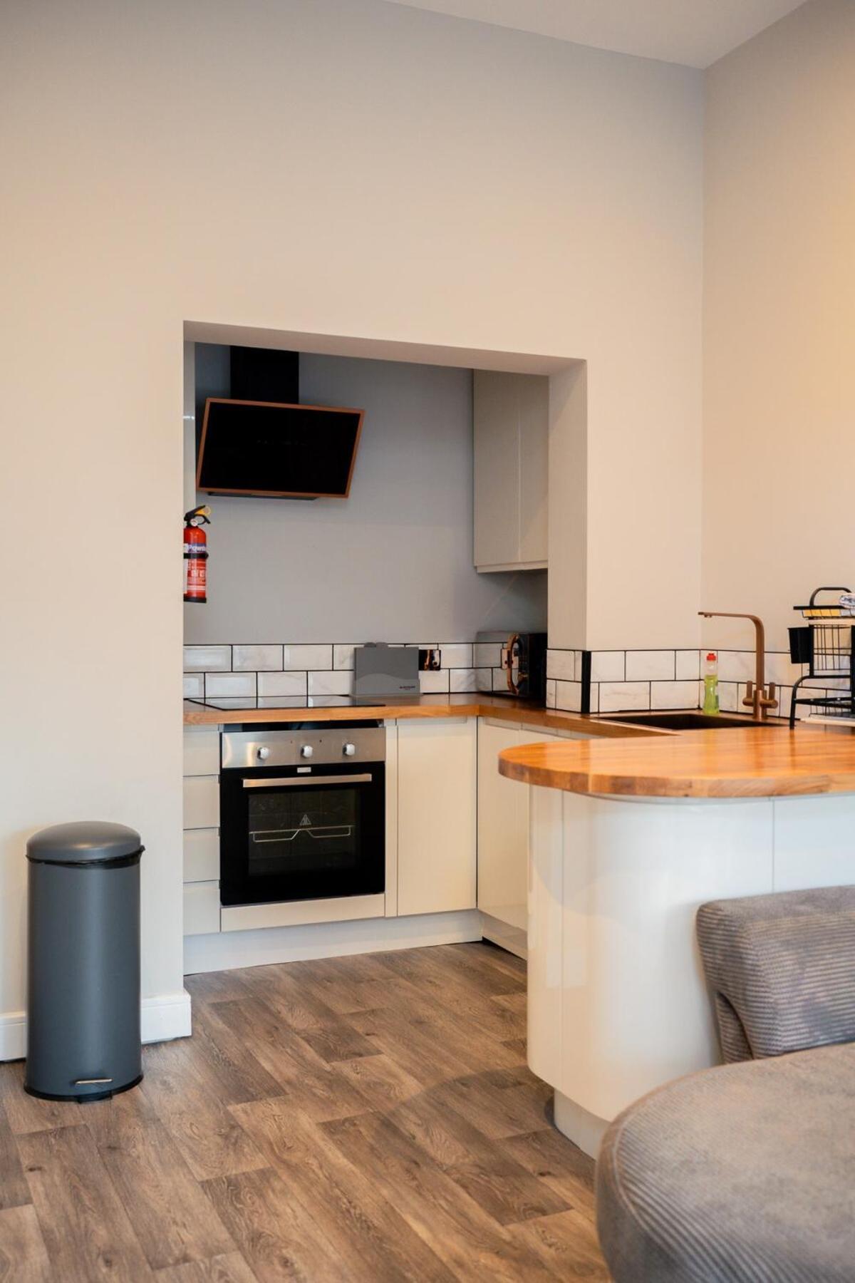 Apartment Luxurious 1 Bedroom With Secure Garden
