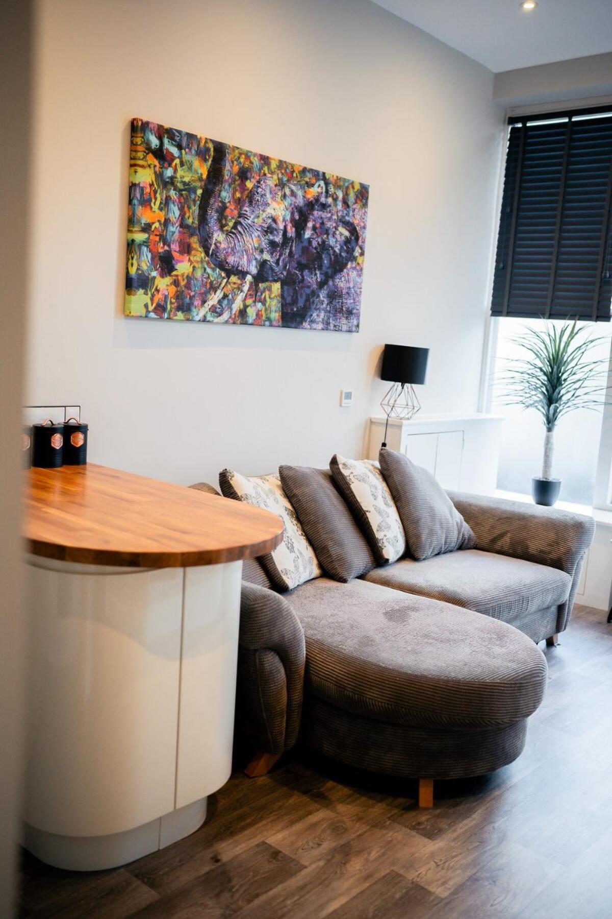 Apartment Luxurious 1 Bedroom With Secure Garden *